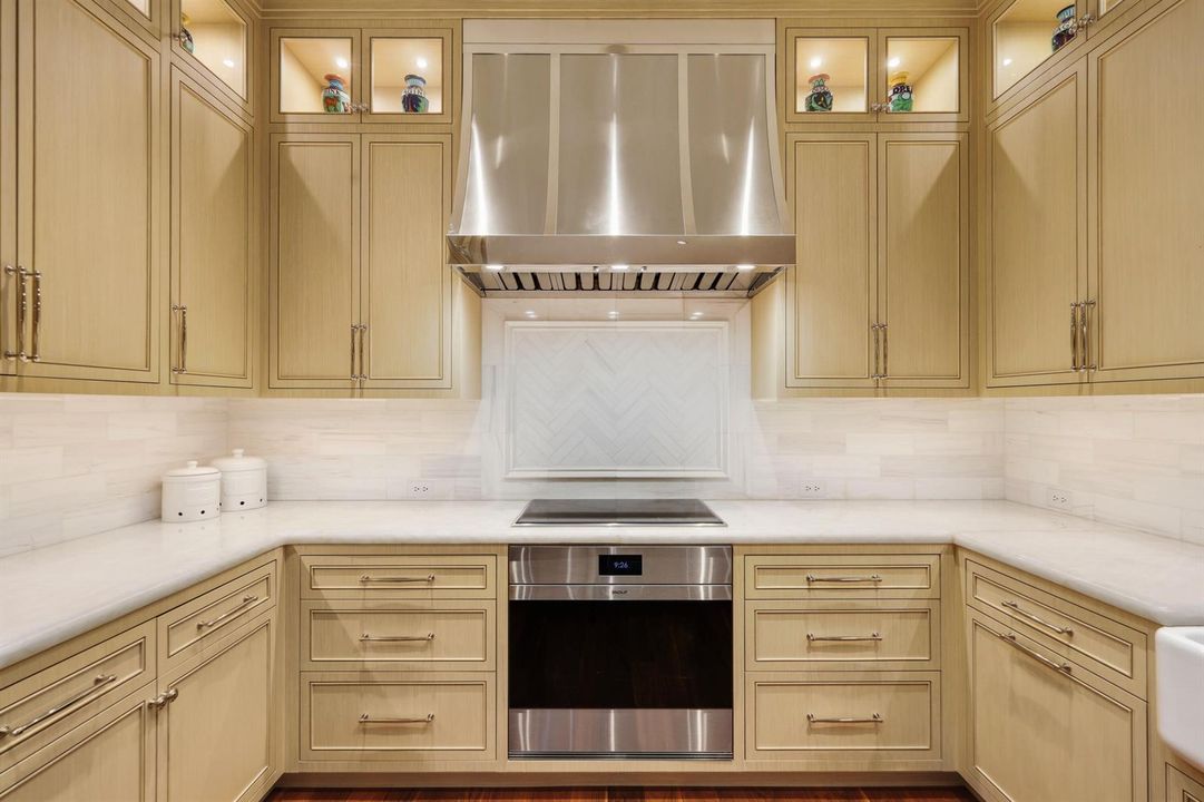 11 - Kitchen