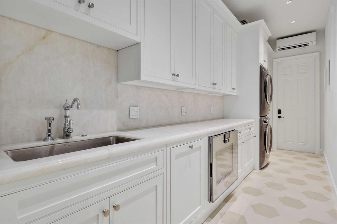 35 - Laundry:Butler's Pantry