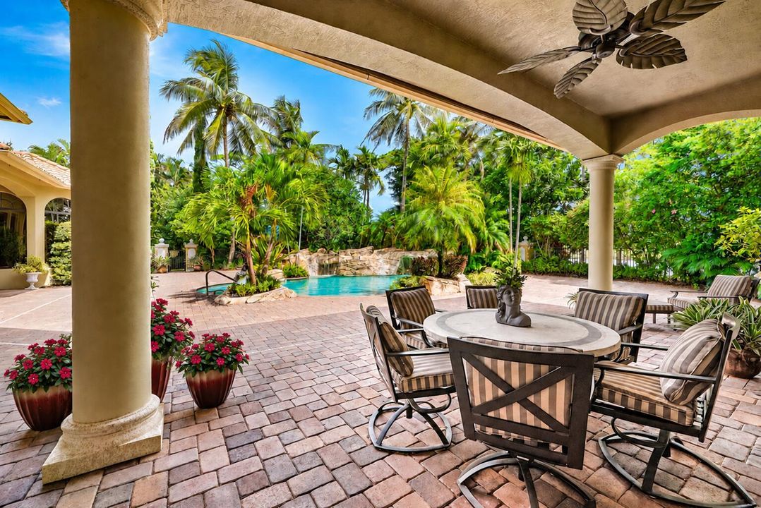 Deep Covered Lanai Seating Areas