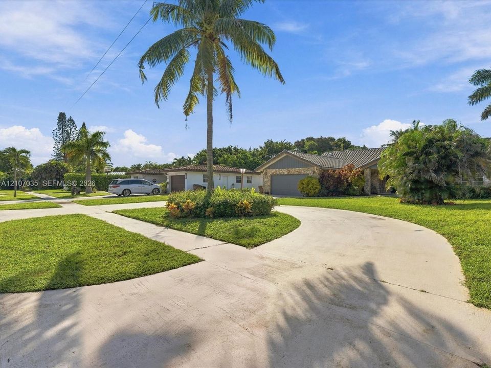 For Sale: $1,299,000 (5 beds, 3 baths, 2696 Square Feet)