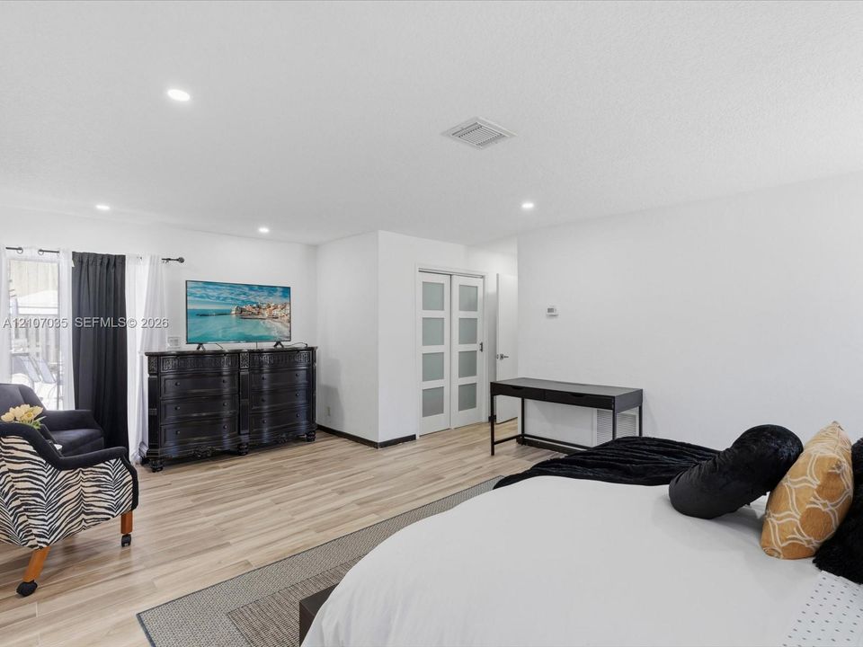 For Sale: $1,299,000 (5 beds, 3 baths, 2696 Square Feet)