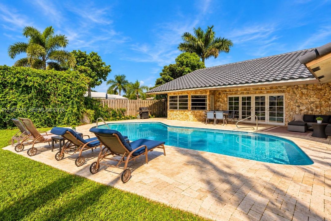 For Sale: $1,299,000 (5 beds, 3 baths, 2696 Square Feet)
