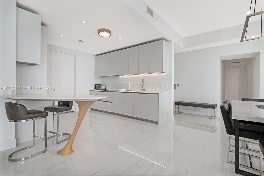 For Sale: $3,400,000 (2 beds, 2 baths, 1704 Square Feet)