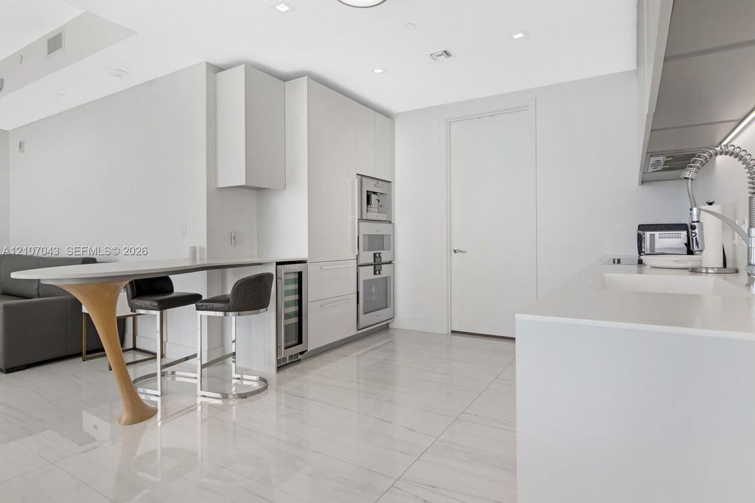For Sale: $3,400,000 (2 beds, 2 baths, 1704 Square Feet)