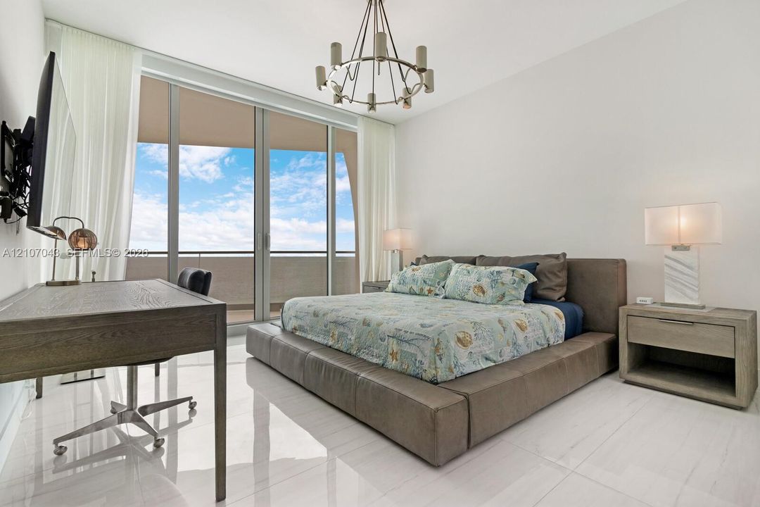 For Sale: $3,400,000 (2 beds, 2 baths, 1704 Square Feet)
