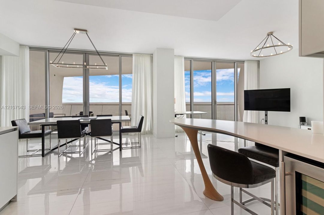 For Sale: $3,400,000 (2 beds, 2 baths, 1704 Square Feet)