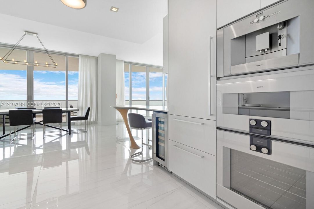 For Sale: $3,400,000 (2 beds, 2 baths, 1704 Square Feet)