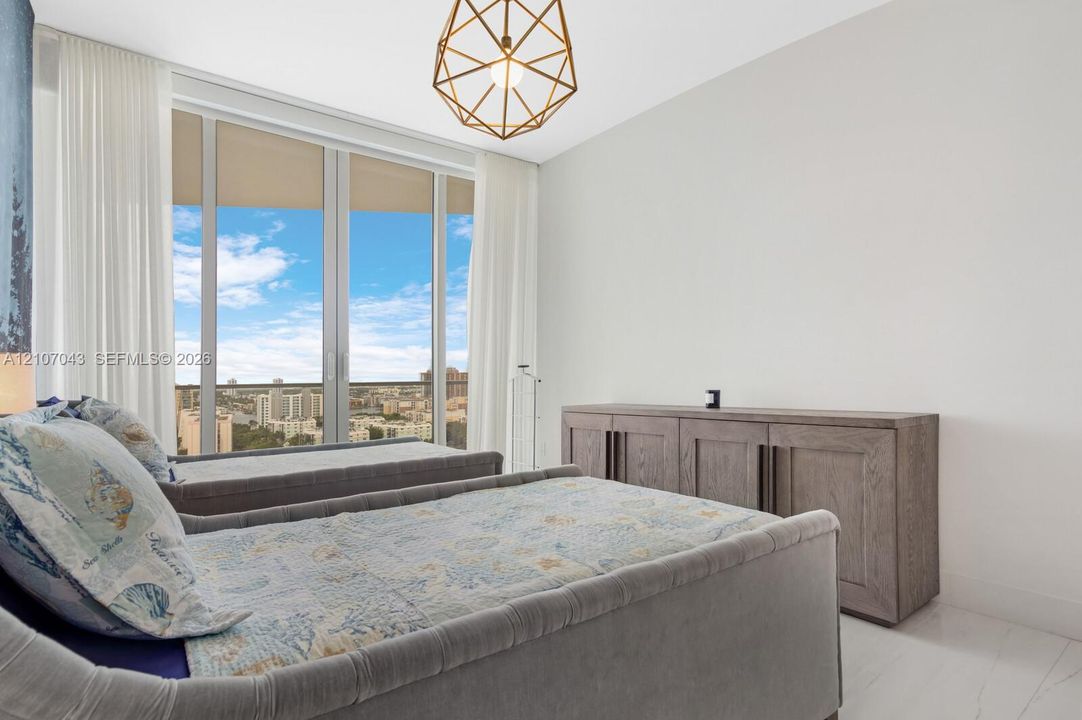 For Sale: $3,400,000 (2 beds, 2 baths, 1704 Square Feet)