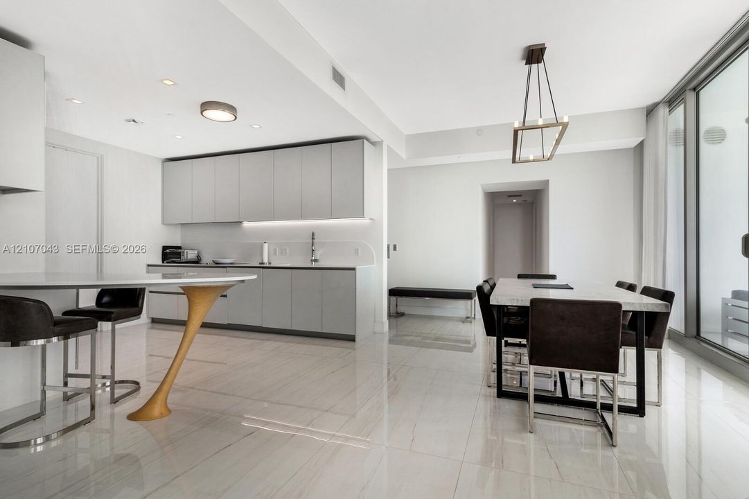 For Sale: $3,400,000 (2 beds, 2 baths, 1704 Square Feet)