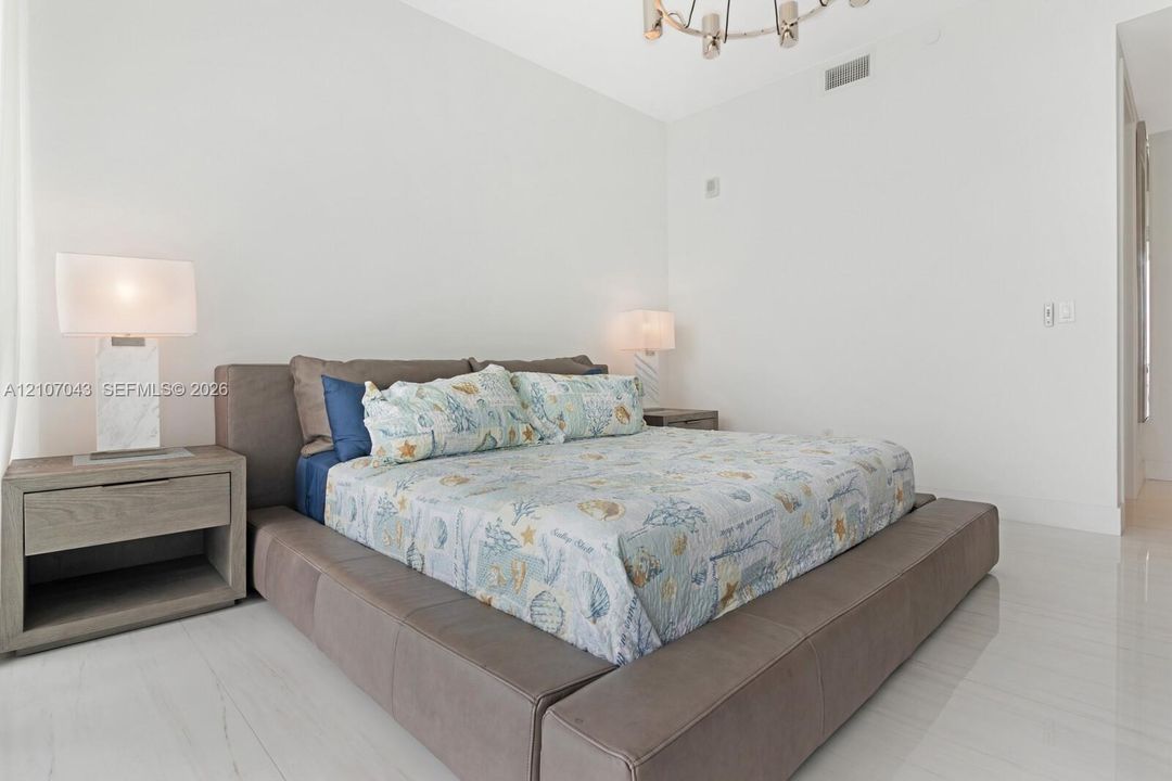 For Sale: $3,400,000 (2 beds, 2 baths, 1704 Square Feet)
