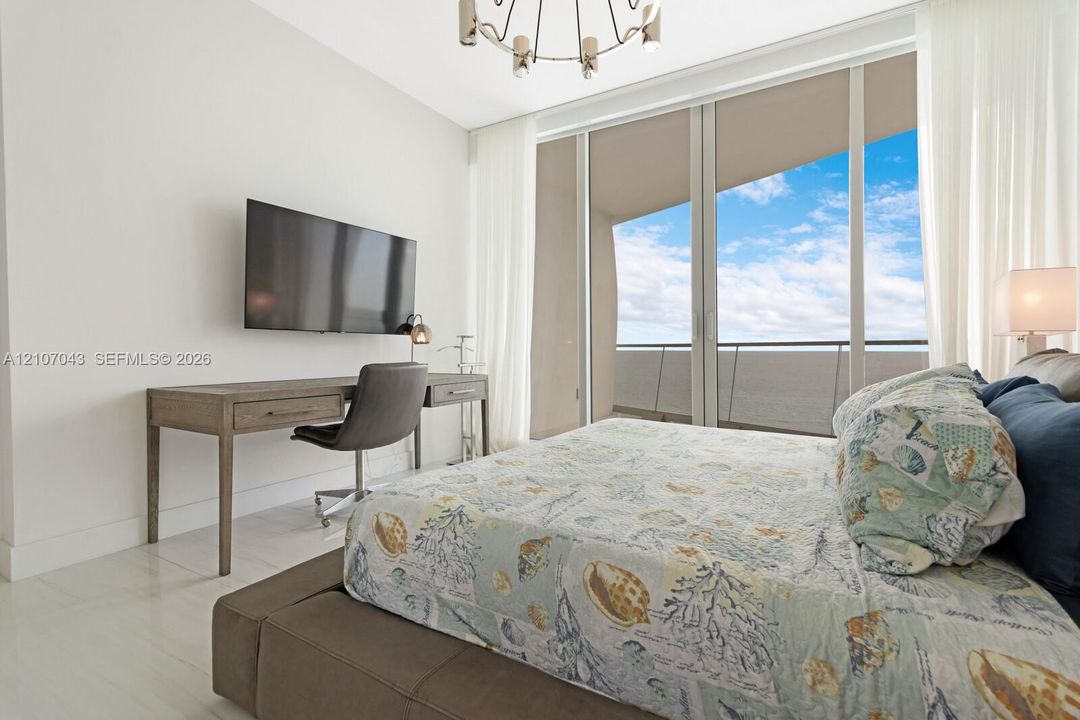 For Sale: $3,400,000 (2 beds, 2 baths, 1704 Square Feet)