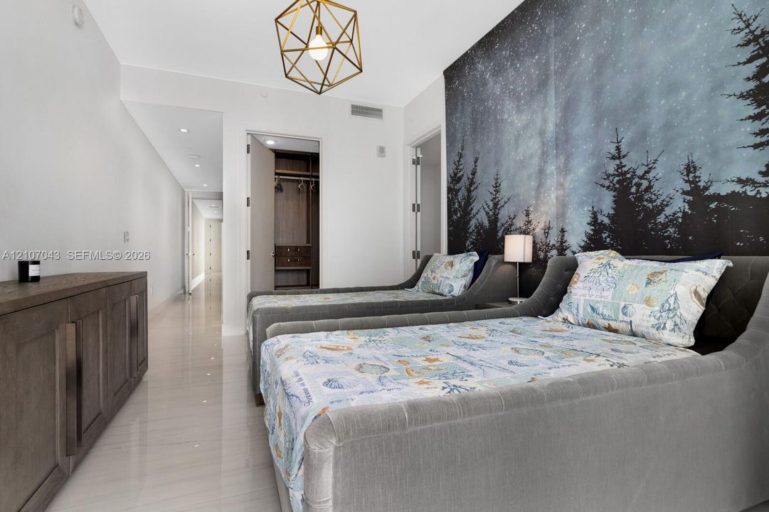 For Sale: $3,400,000 (2 beds, 2 baths, 1704 Square Feet)