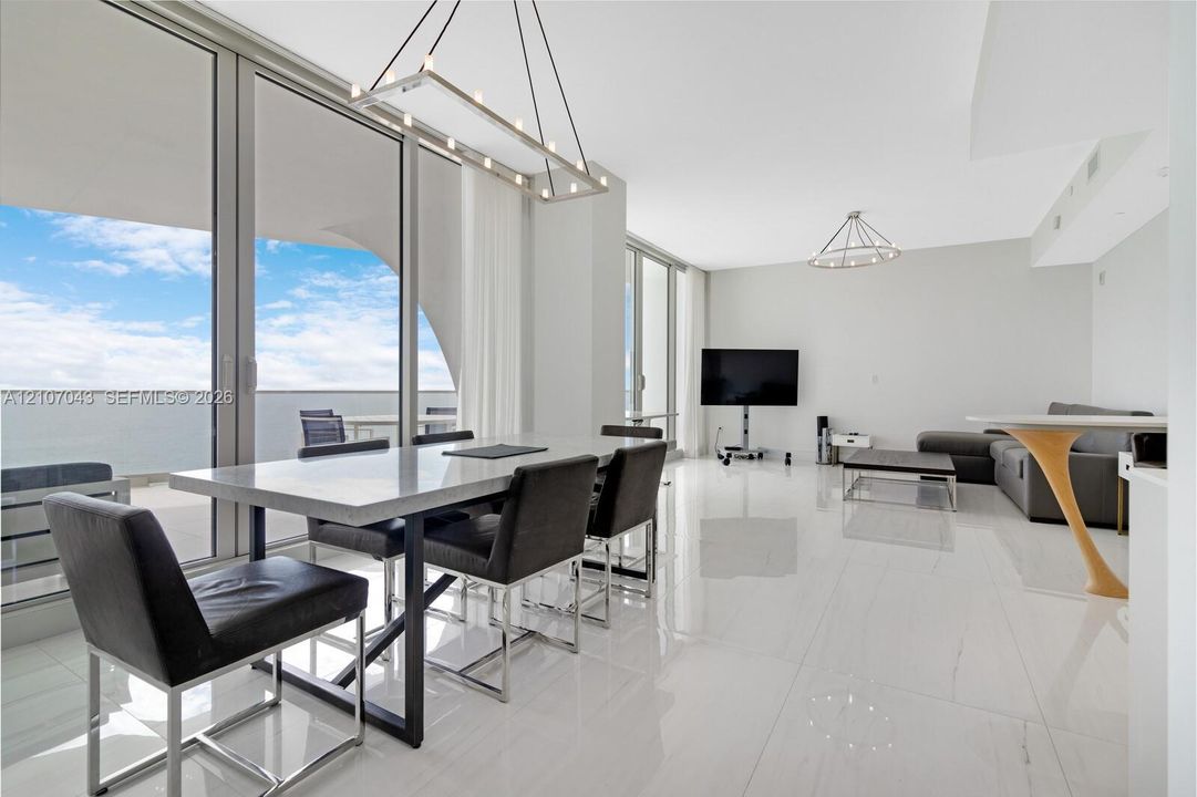For Sale: $3,400,000 (2 beds, 2 baths, 1704 Square Feet)