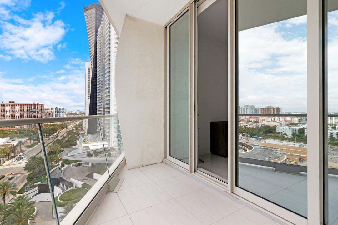 For Sale: $3,400,000 (2 beds, 2 baths, 1704 Square Feet)