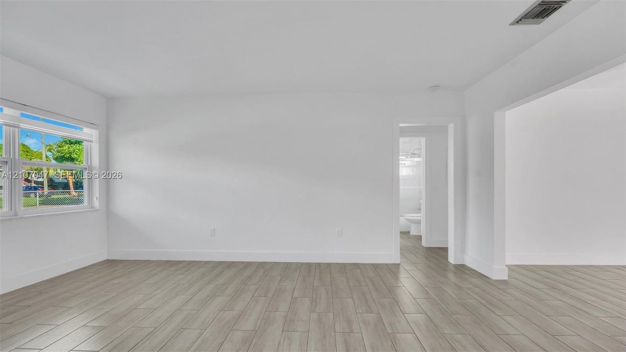 В аренду: $4,500 (4 спален, 2 ванн, 1702 Квадратных фут)