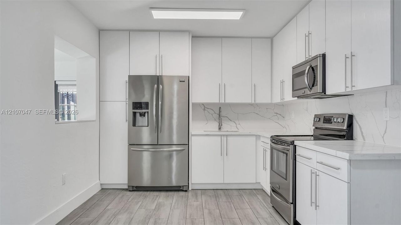 В аренду: $4,500 (4 спален, 2 ванн, 1702 Квадратных фут)