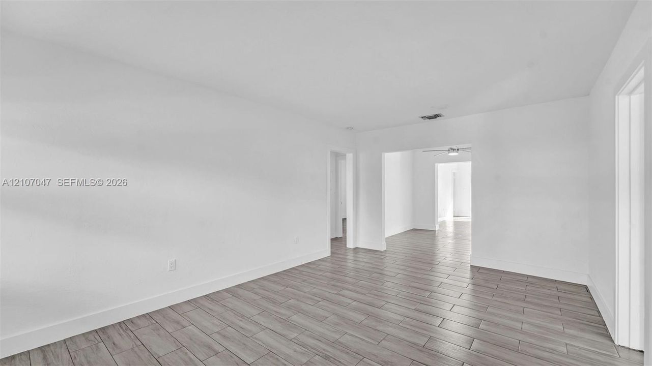 В аренду: $4,500 (4 спален, 2 ванн, 1702 Квадратных фут)