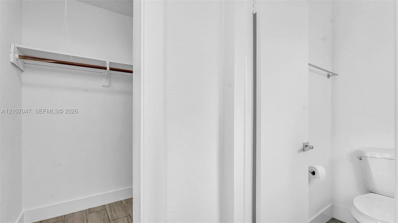 В аренду: $4,500 (4 спален, 2 ванн, 1702 Квадратных фут)