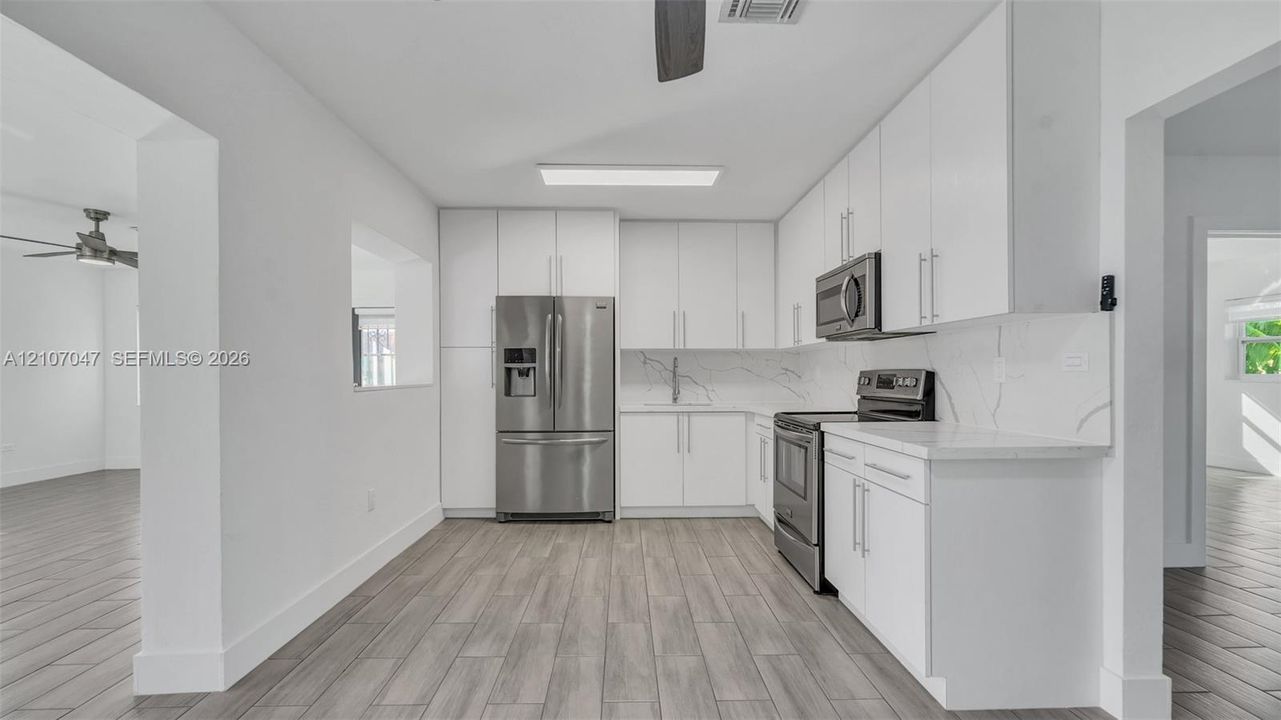 В аренду: $4,500 (4 спален, 2 ванн, 1702 Квадратных фут)
