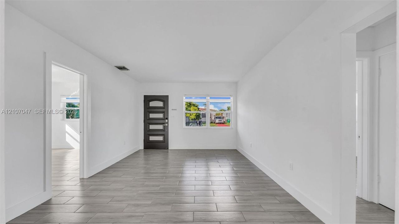 В аренду: $4,500 (4 спален, 2 ванн, 1702 Квадратных фут)