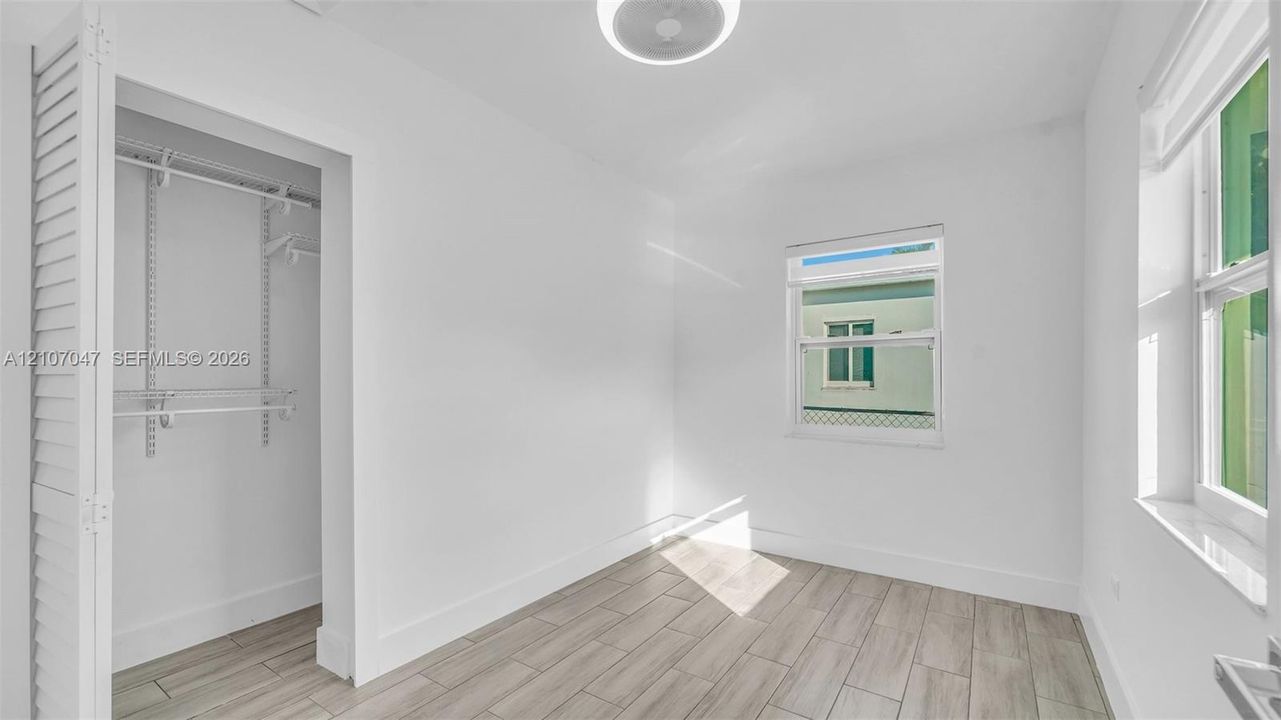 В аренду: $4,500 (4 спален, 2 ванн, 1702 Квадратных фут)