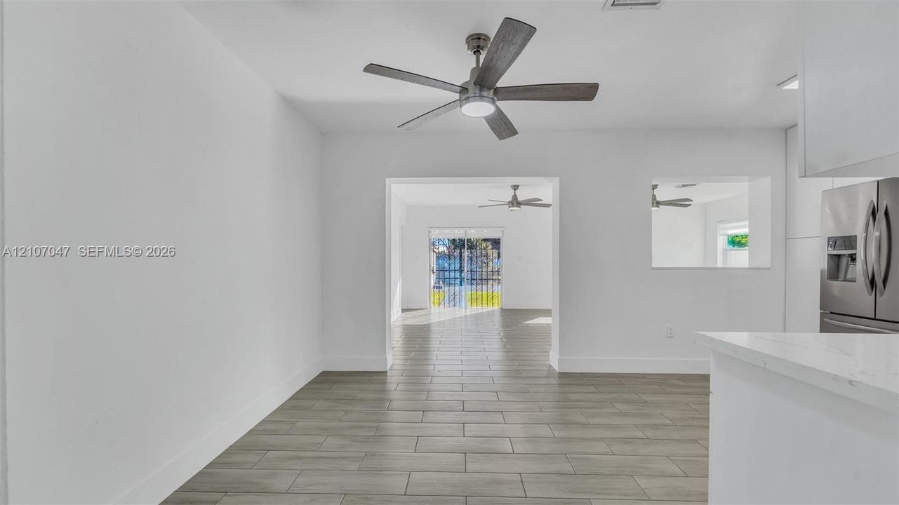 В аренду: $4,500 (4 спален, 2 ванн, 1702 Квадратных фут)