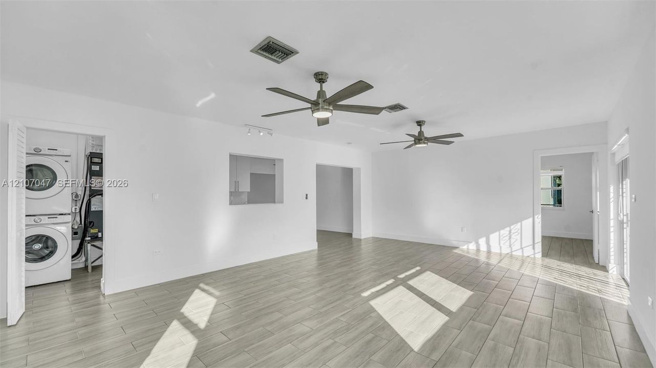 В аренду: $4,500 (4 спален, 2 ванн, 1702 Квадратных фут)