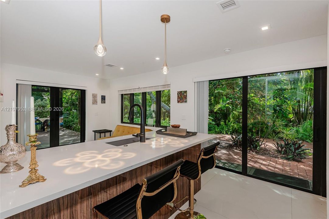En Venta: $3,900,000 (2 camas, 3 baños, 3536 Pies cuadrados)
