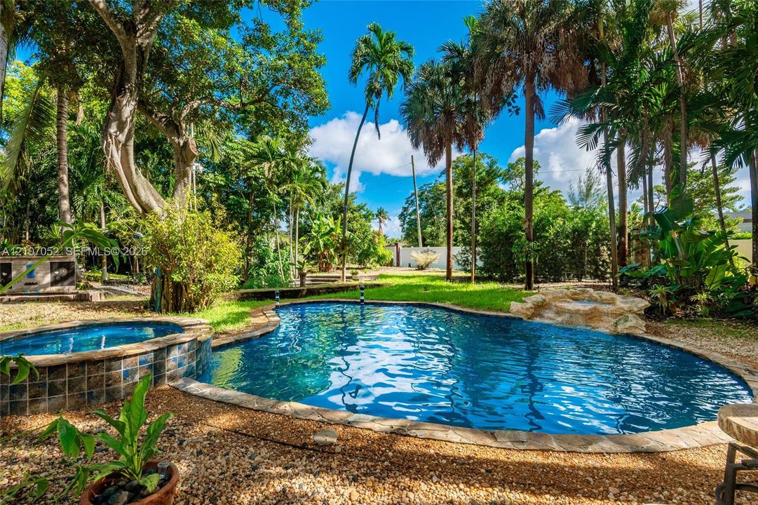 En Venta: $3,900,000 (2 camas, 3 baños, 3536 Pies cuadrados)