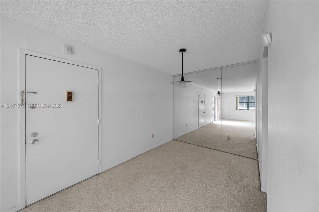 For Rent: $2,200 (1 beds, 1 baths, 833 Square Feet)