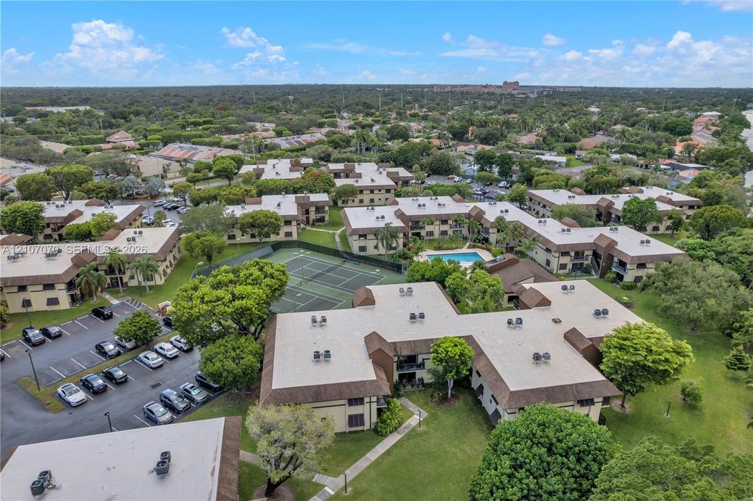 For Rent: $2,200 (1 beds, 1 baths, 833 Square Feet)