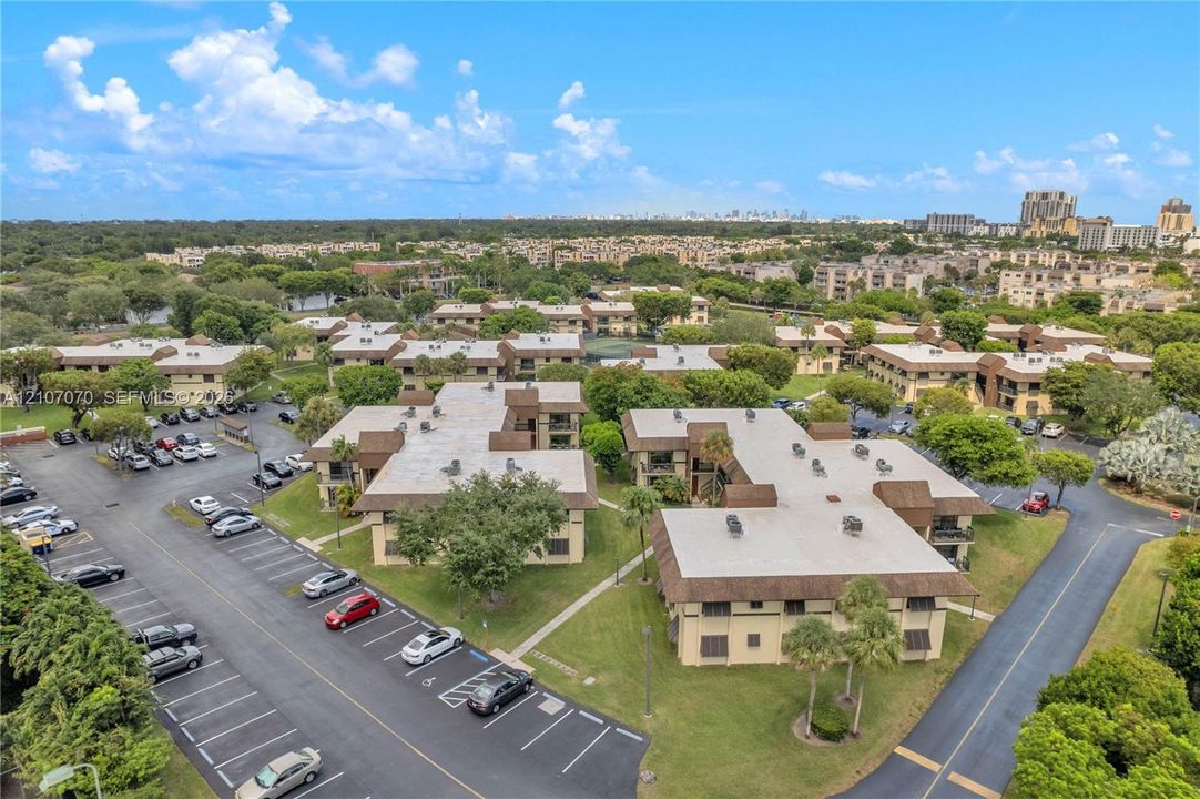 For Rent: $2,200 (1 beds, 1 baths, 833 Square Feet)
