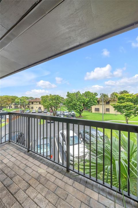 For Rent: $2,200 (1 beds, 1 baths, 833 Square Feet)