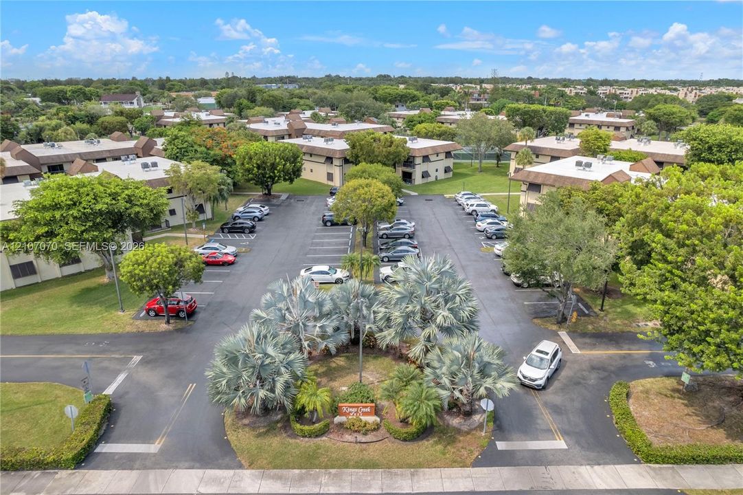 For Rent: $2,200 (1 beds, 1 baths, 833 Square Feet)