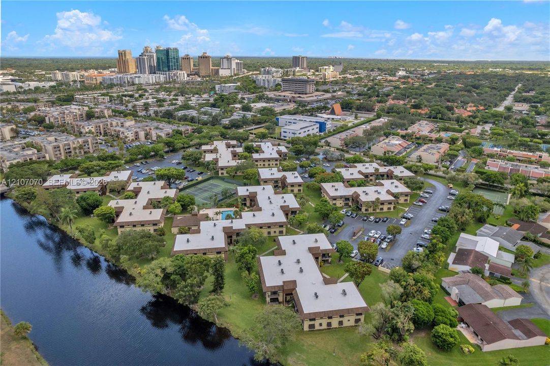 For Rent: $2,200 (1 beds, 1 baths, 833 Square Feet)