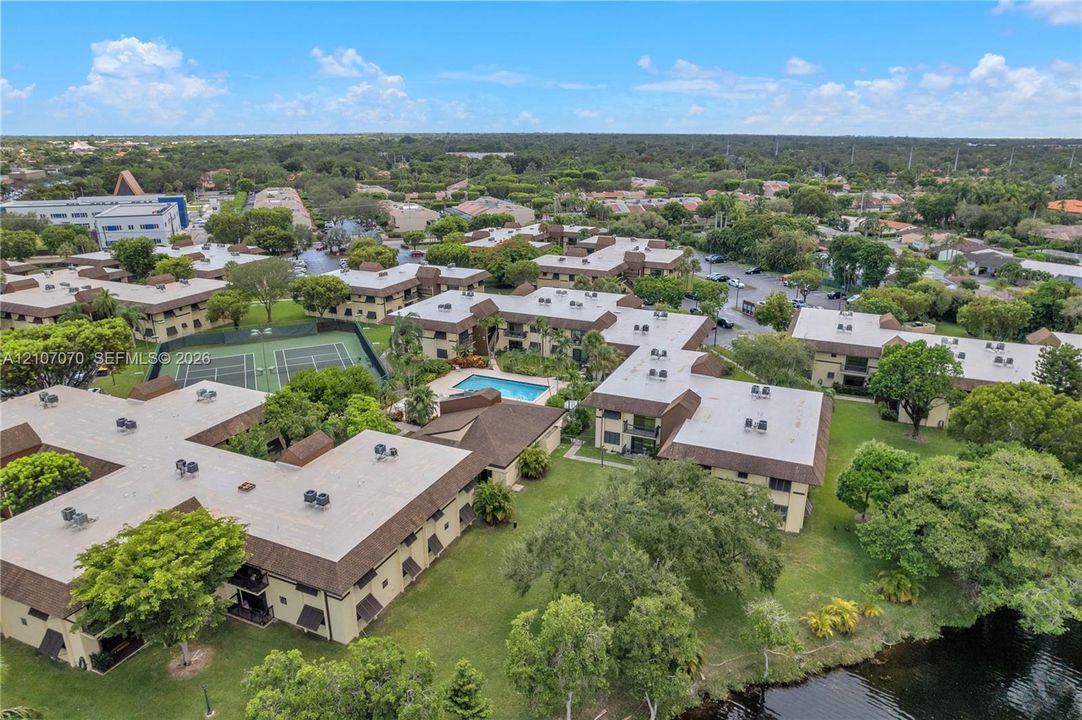 For Rent: $2,200 (1 beds, 1 baths, 833 Square Feet)