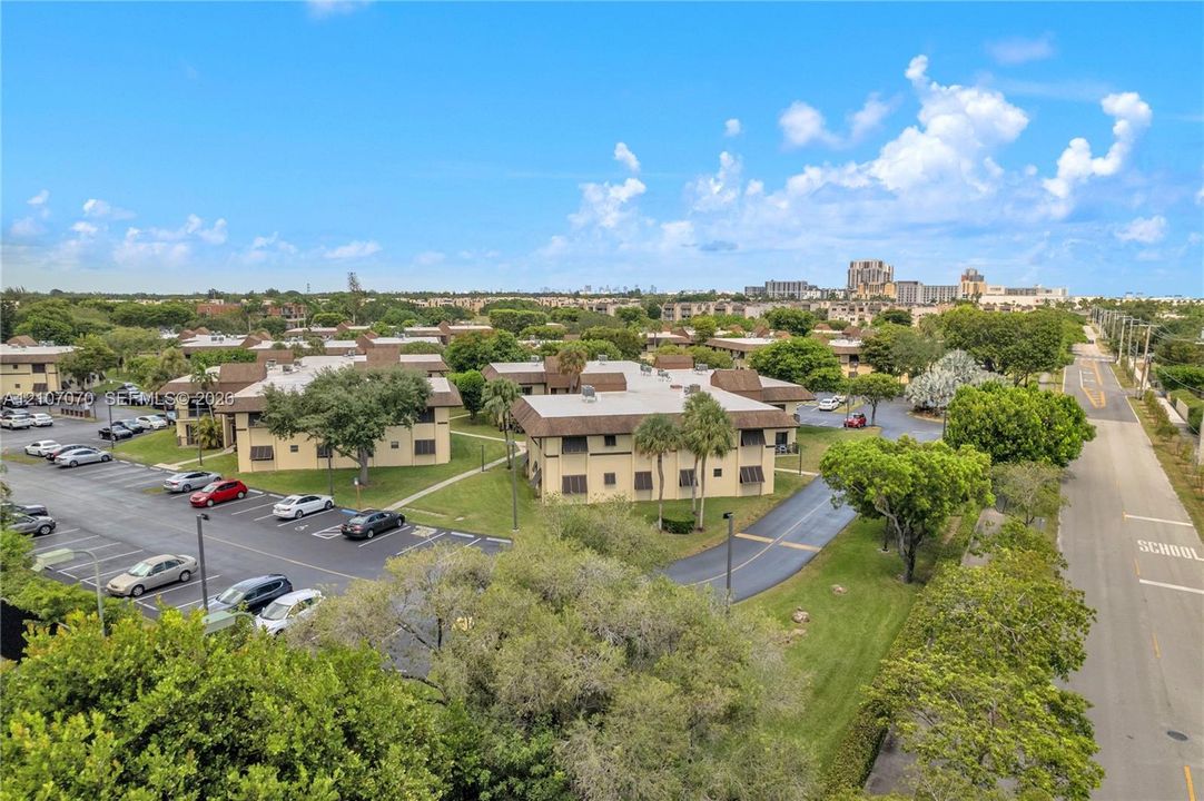 For Rent: $2,200 (1 beds, 1 baths, 833 Square Feet)