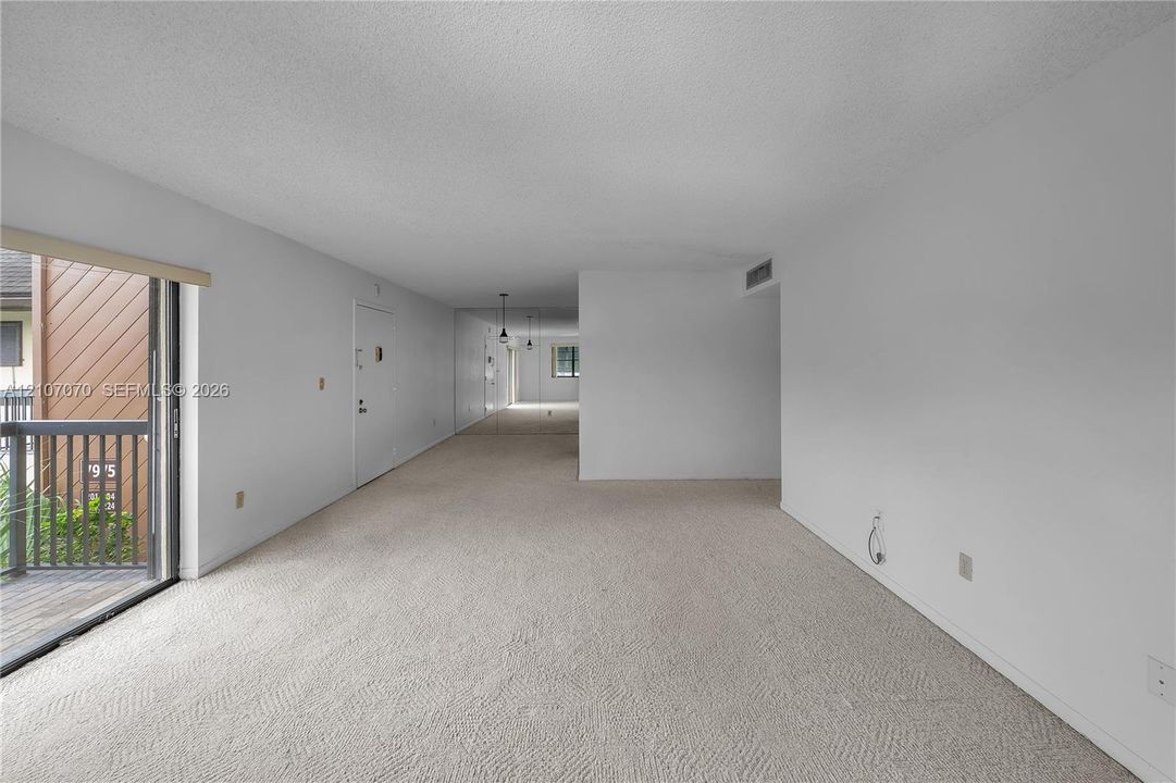 For Rent: $2,200 (1 beds, 1 baths, 833 Square Feet)