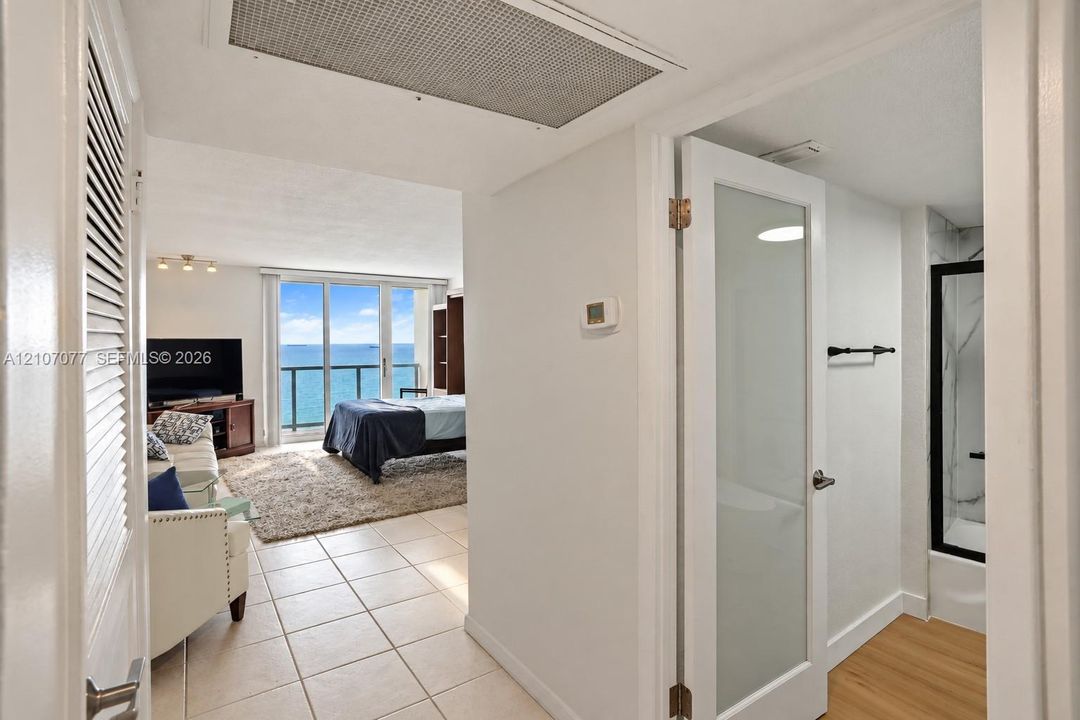 For Rent: $2,950 (1 beds, 1 baths, 570 Square Feet)
