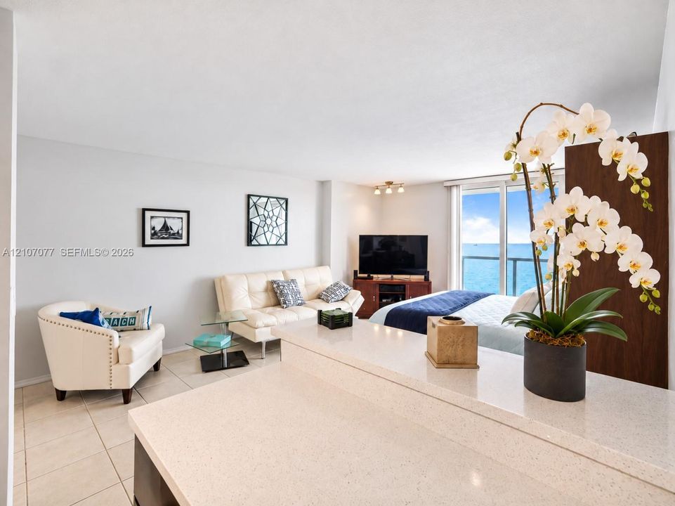 For Rent: $2,950 (1 beds, 1 baths, 570 Square Feet)