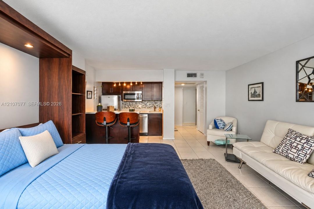 For Rent: $2,950 (1 beds, 1 baths, 570 Square Feet)