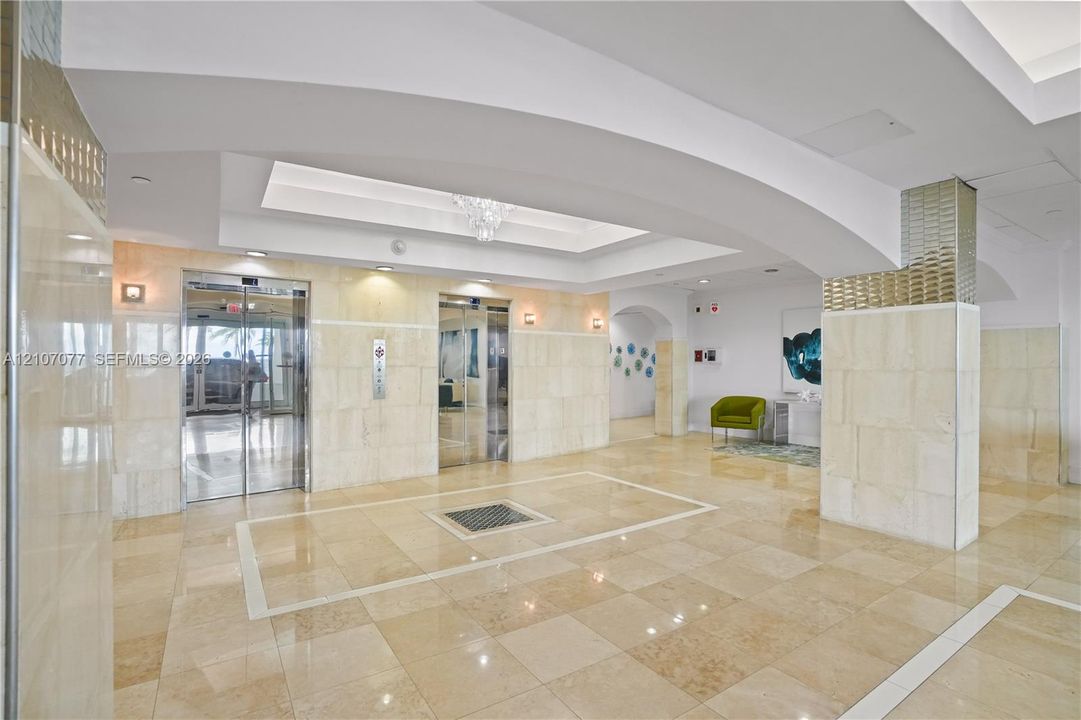 For Rent: $2,950 (1 beds, 1 baths, 570 Square Feet)