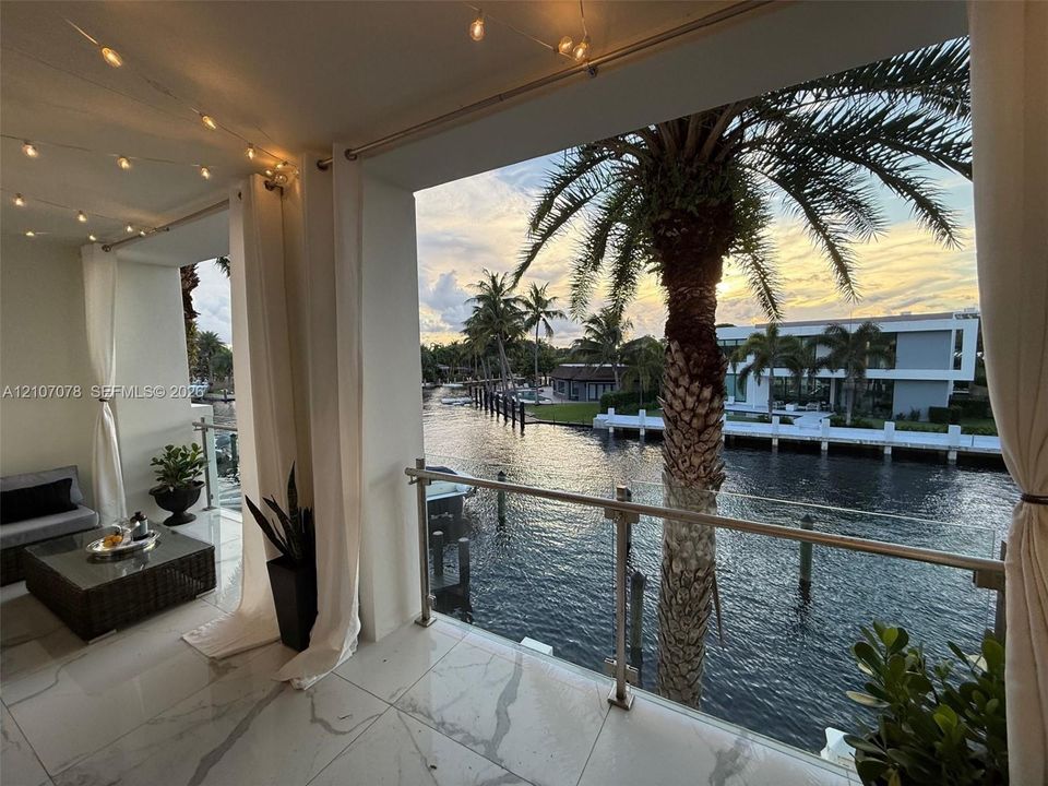 2nd floor balcony