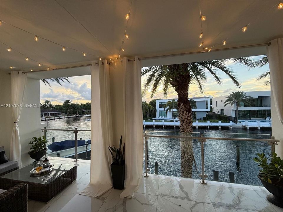 2nd floor balcony
