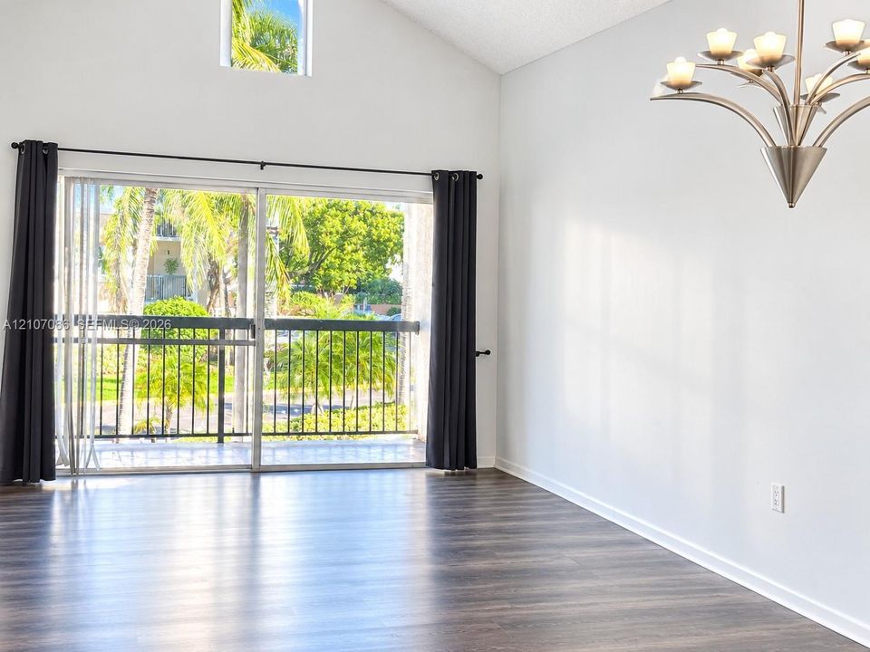 For Rent: $2,350 (2 beds, 2 baths, 982 Square Feet)