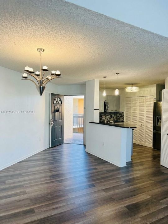 For Rent: $2,350 (2 beds, 2 baths, 982 Square Feet)