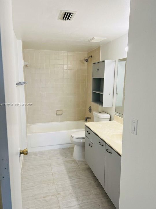 For Rent: $2,350 (2 beds, 2 baths, 982 Square Feet)