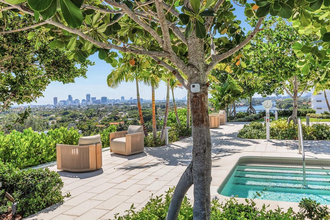 For Sale: $2,495,000 (3 beds, 3 baths, 1830 Square Feet)
