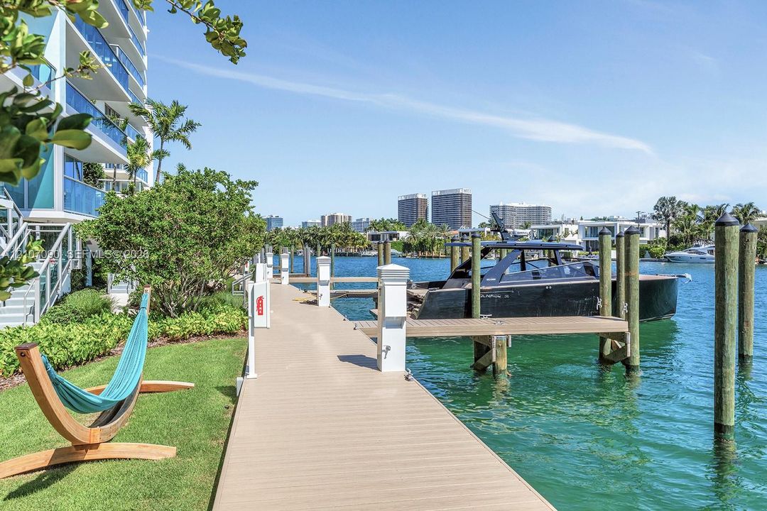 For Sale: $2,495,000 (3 beds, 3 baths, 1830 Square Feet)