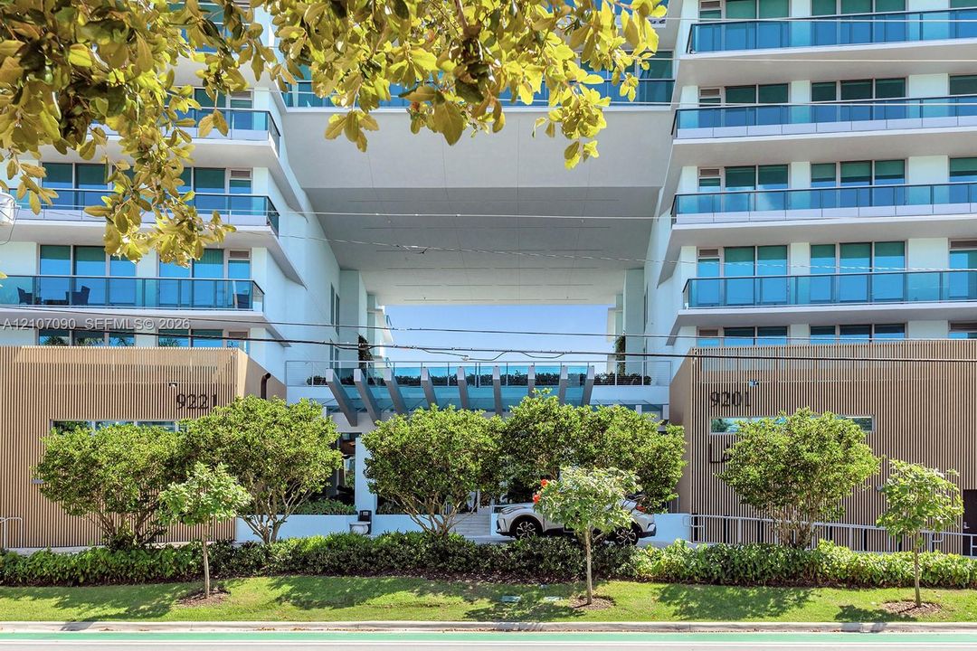 For Sale: $2,495,000 (3 beds, 3 baths, 1830 Square Feet)